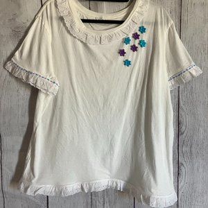 261 scoop neck tee with lace trim and button accents `